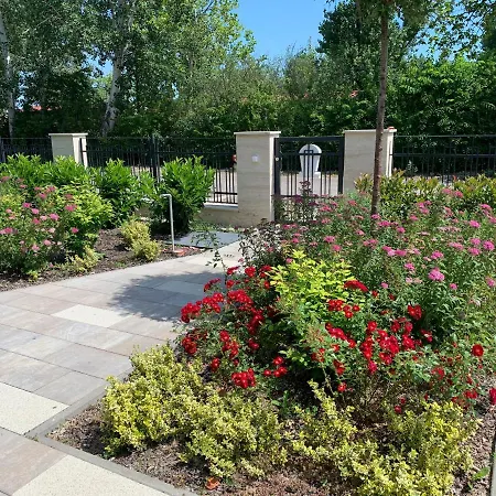 アパート - Golden Bridge *