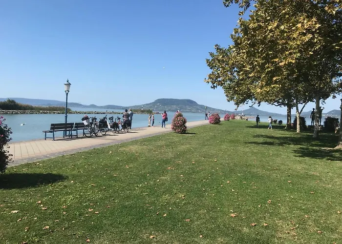 - Golden Bridge 公寓 *